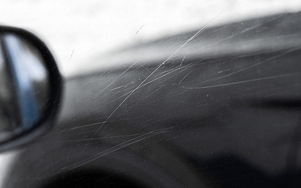 4 Cara Mengatasi Kaca Film Baret pada Mobil