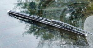 8 Cara Atasi Kaca Mobil Baret Karena Wiper, Mudah Sekali!