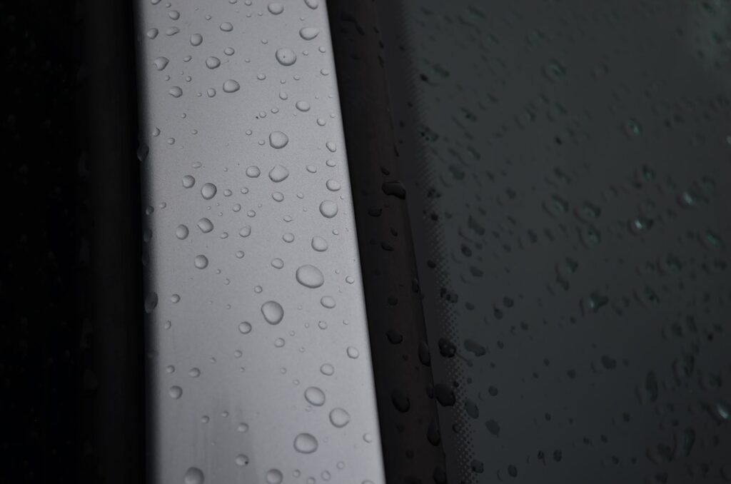 Pentingnya Gunakan Produk Anti Hujan Kaca Mobil untuk Kenyamanan dan Keamanan Berkendara
