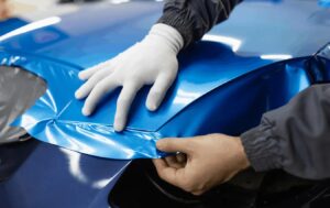 5 Kelebihan Sticker Pelindung Mobil & Biaya Pasangnya