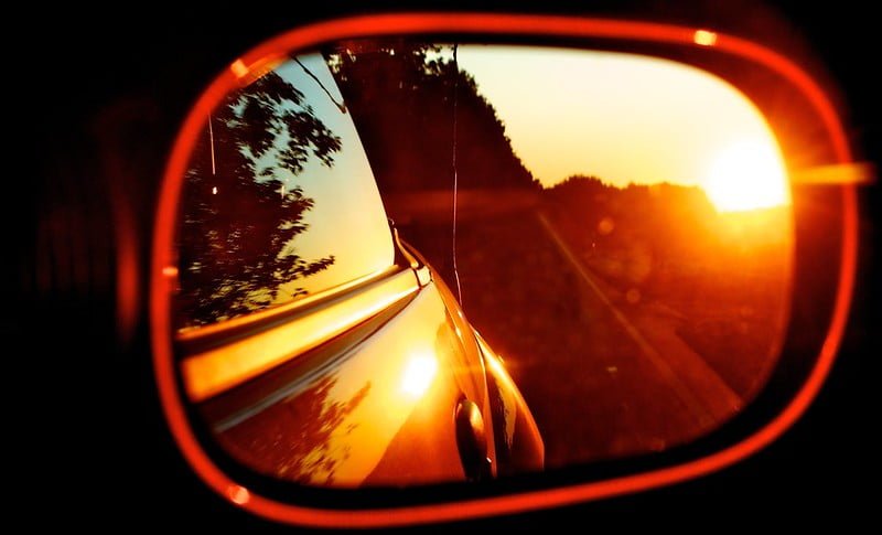 Cari Pelindung Kaca Mobil dari Sinar Matahari