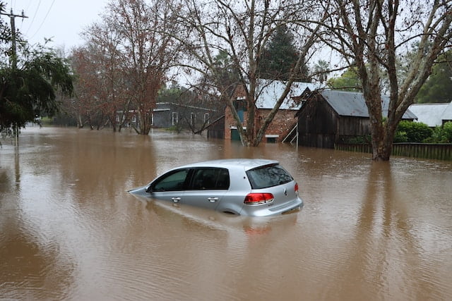 perawatan mobil usai terkena banjir