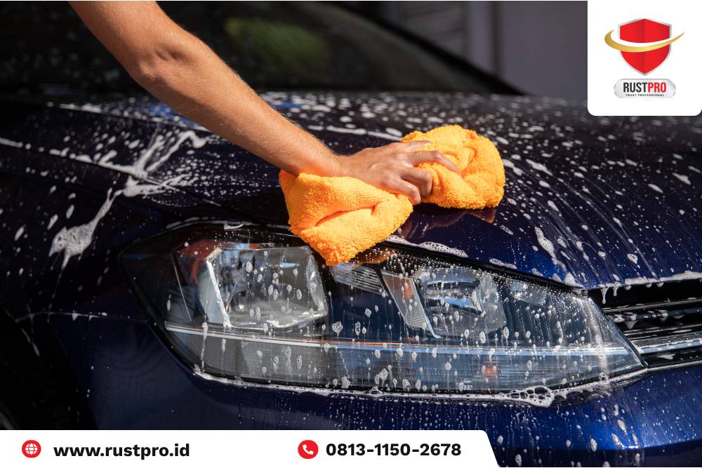 mencuci mobil dengan detergen