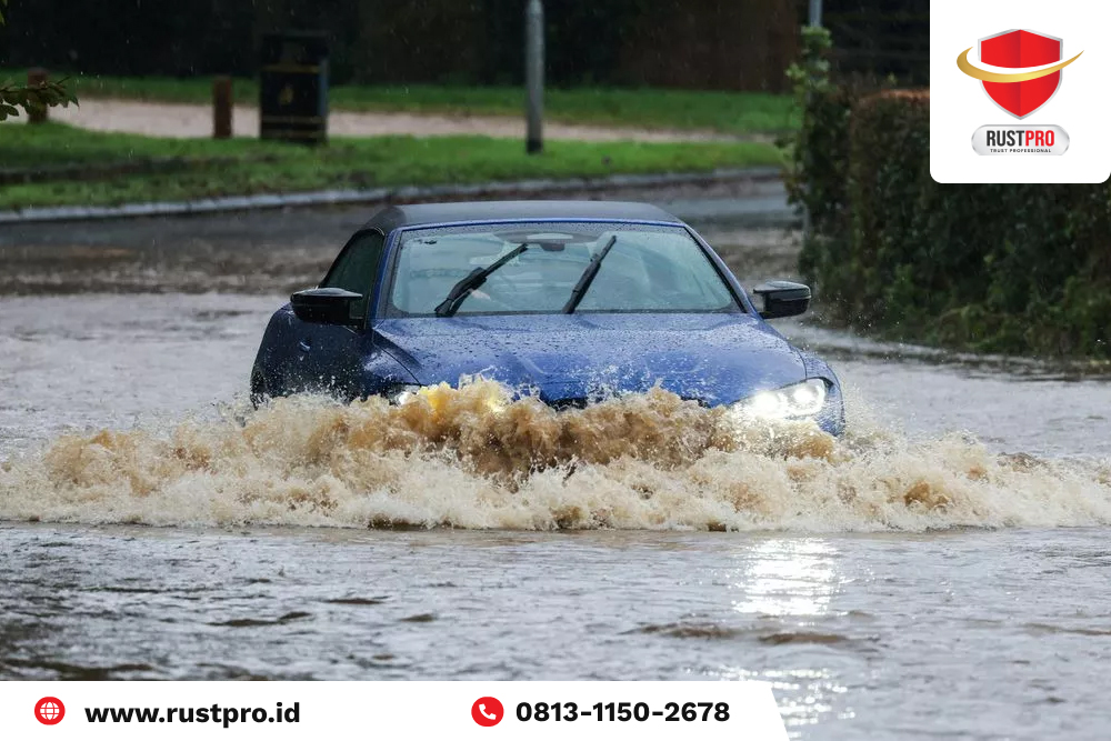 5 Cara Mobil Menerobos Banjir yang Benar & Jangan Asal