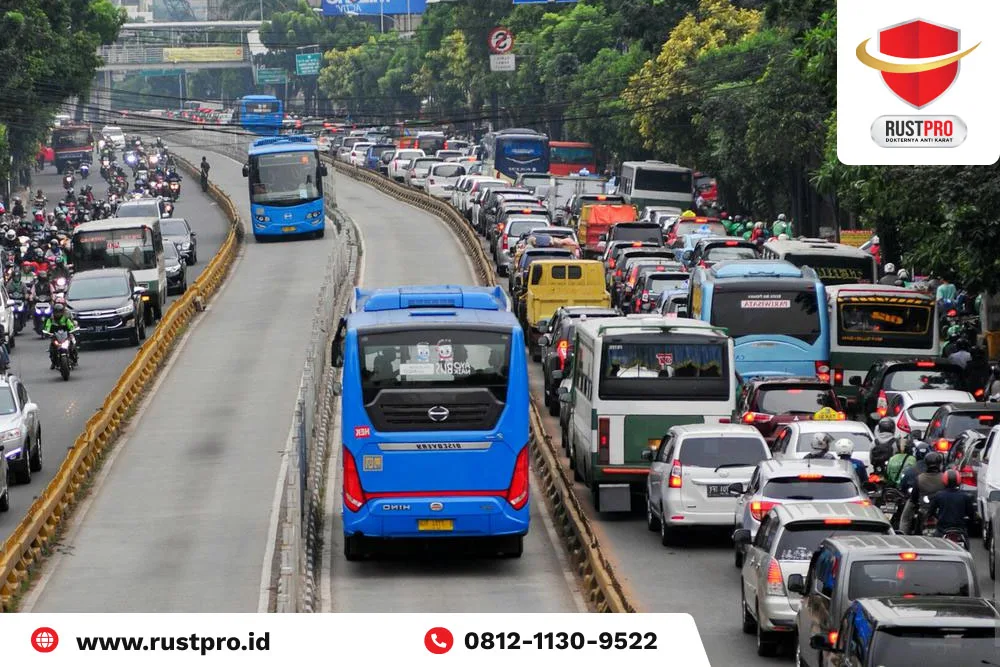 6 Tips Menghindari Mengemudi di Jalur Bus Demi Keselamatan