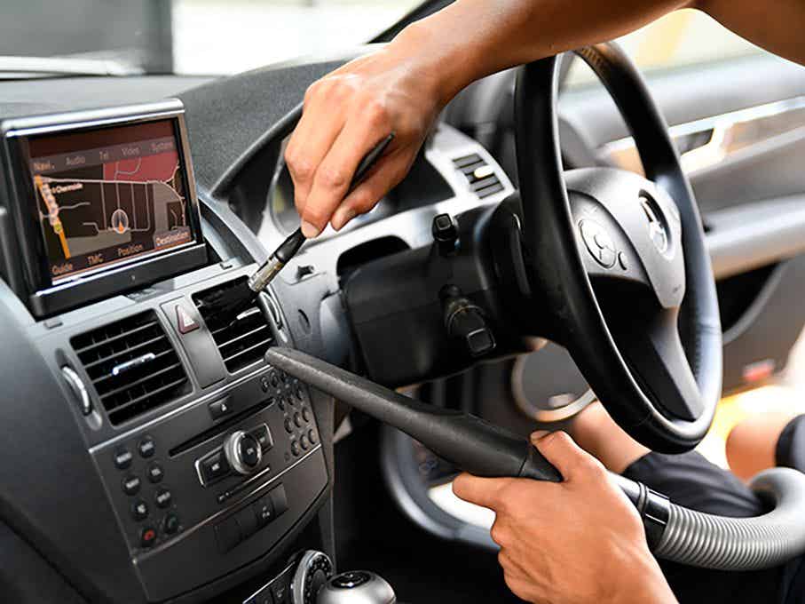 Detailing Mobil Interior