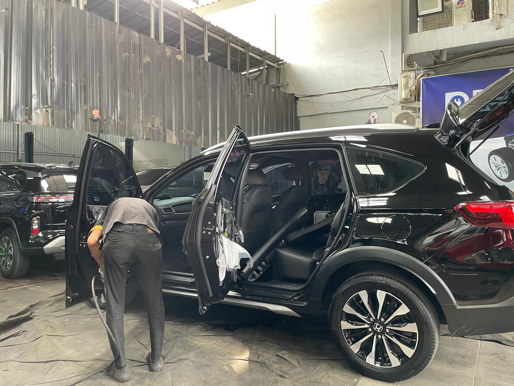 Anti karat mobil Tugu Utara