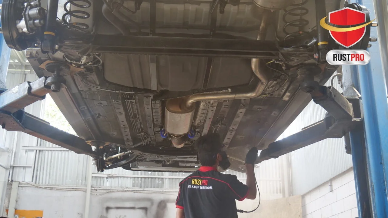Anti Karat Mobil MPV Baji Mappakasunggu di Mamajang