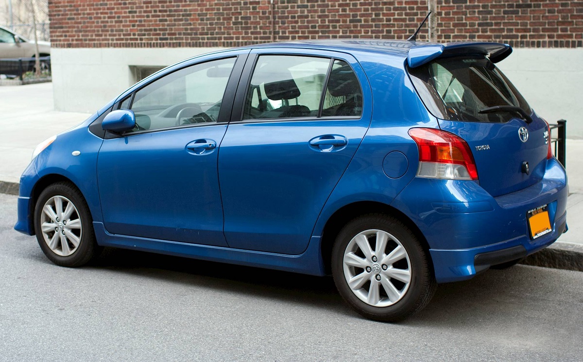 Anti Karat Mobil Hatchback Ngagel di Wonokromo