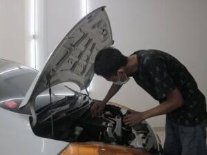 Poles Mobil MPV Serua di Ciputat