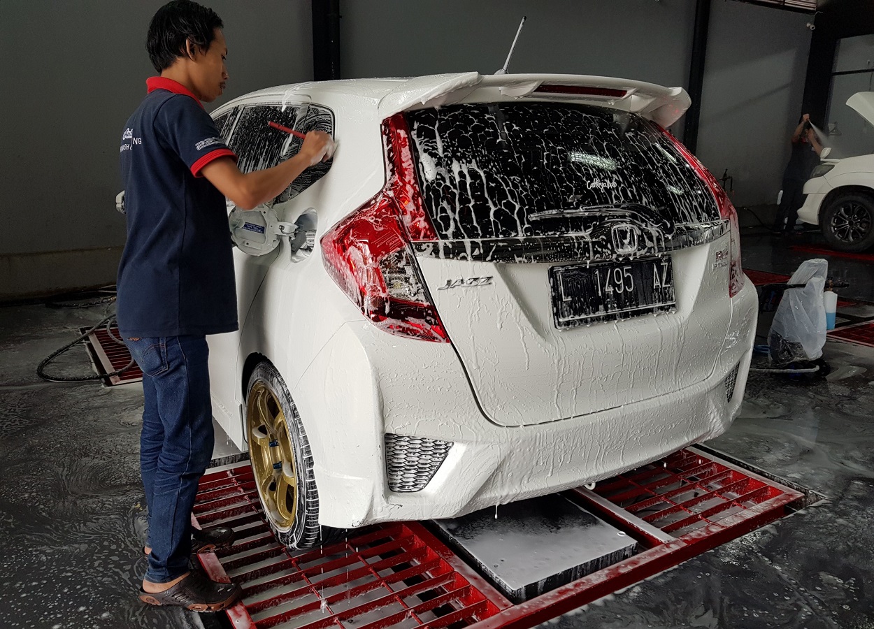 Salon Mobil Sedan Lengkong Gudang di Serpong