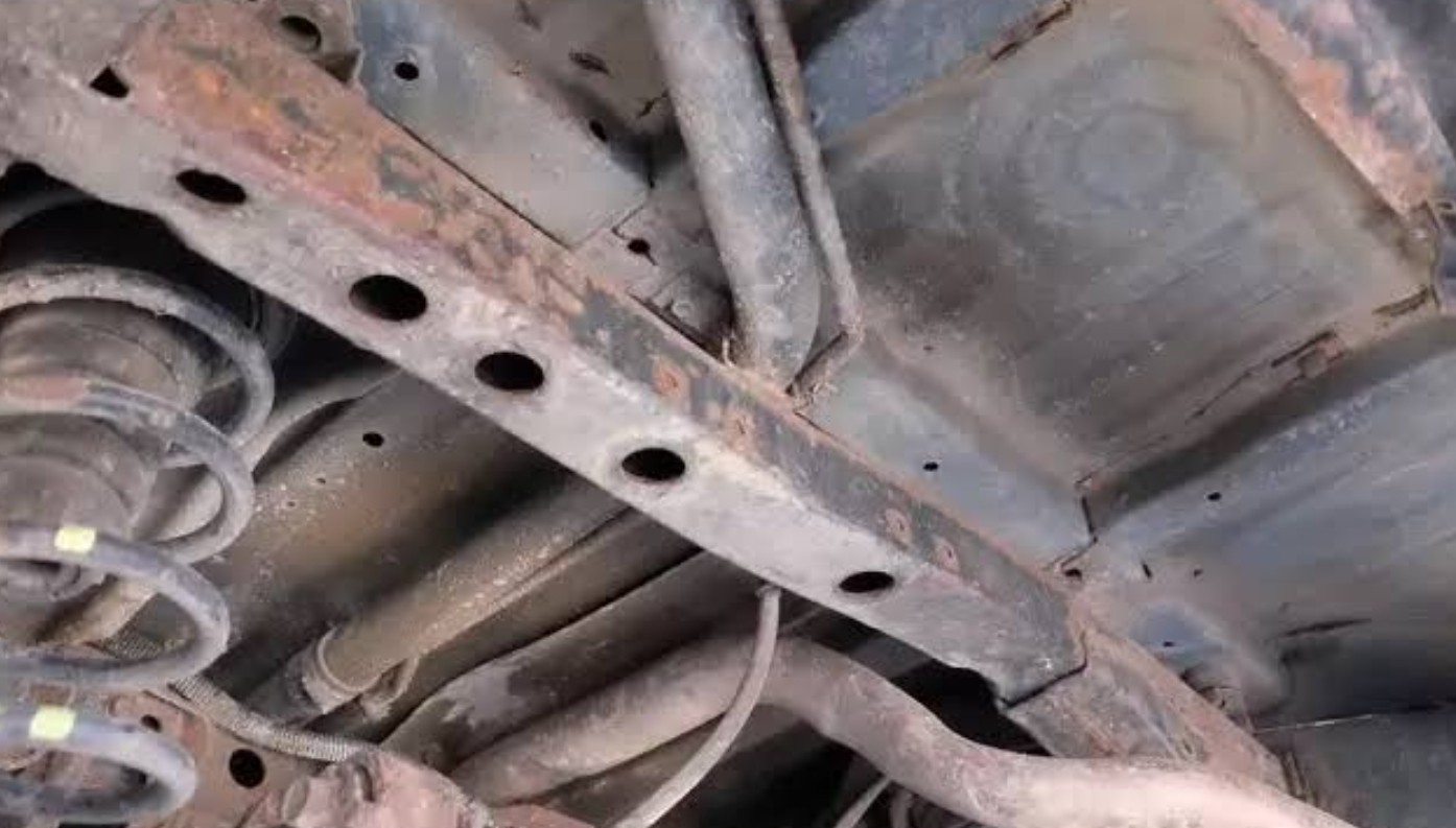 Anti Karat Mobil Hybrid Mannuruki di Tamalate