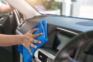 Autodetailing Mobil SUV Bringin di Sambikerep