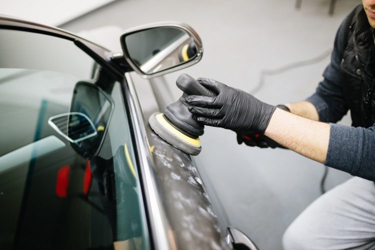 Autodetailing Mobil SUV Gebang Putih di Sukolilo
