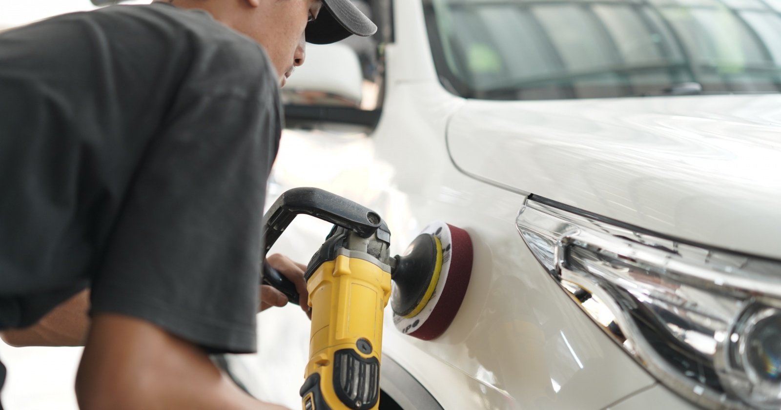 Autodetailing Mobil SUV Jajar Tunggal di Wiyung
