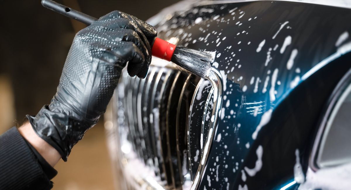 Autodetailing Mobil SUV Simolawang di Simokerto