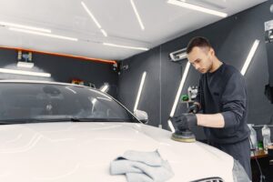 Poles Mobil Hatchback Babat Jerawat di Pakal