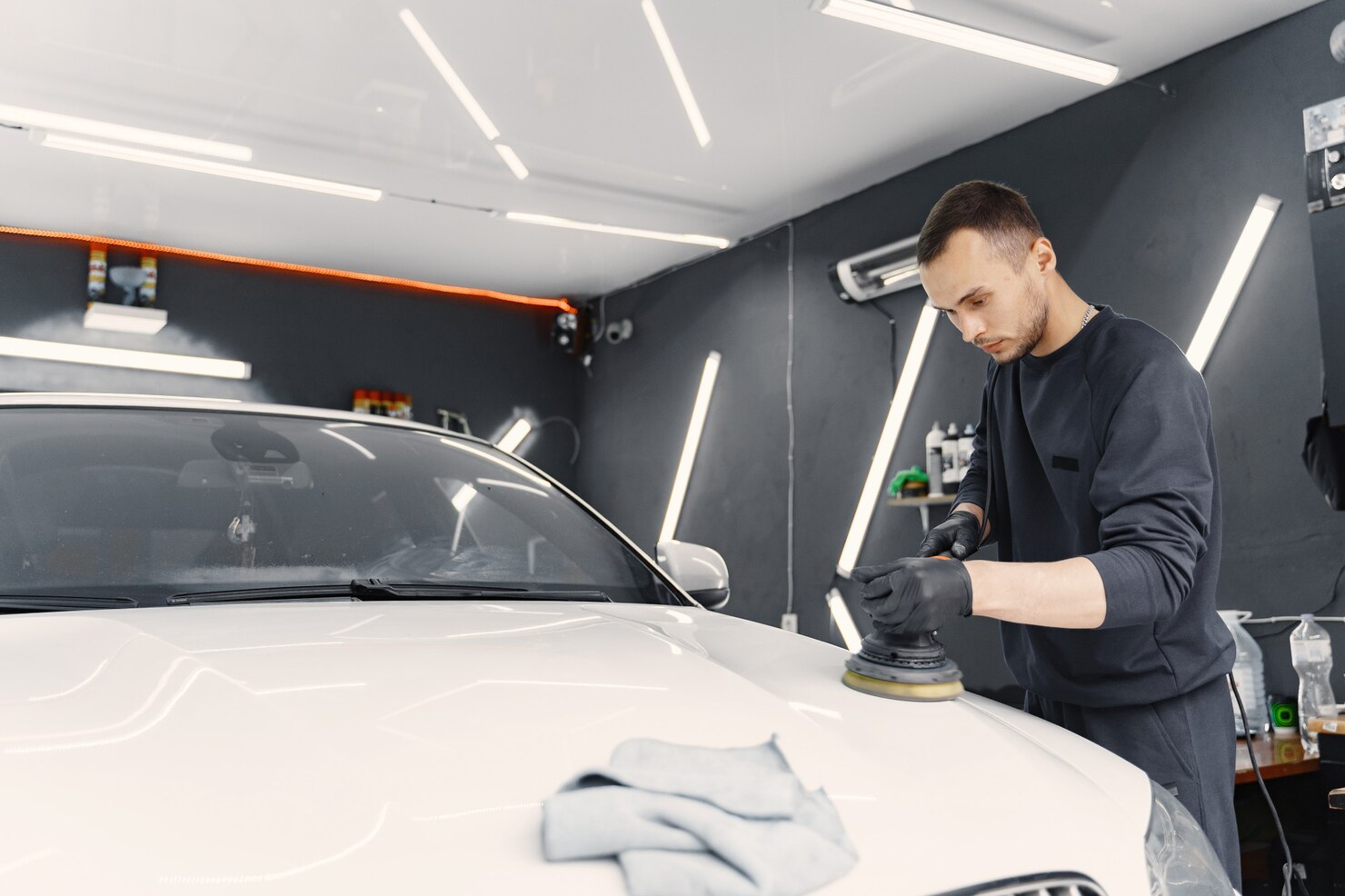 Poles Mobil Hatchback Babat Jerawat di Pakal