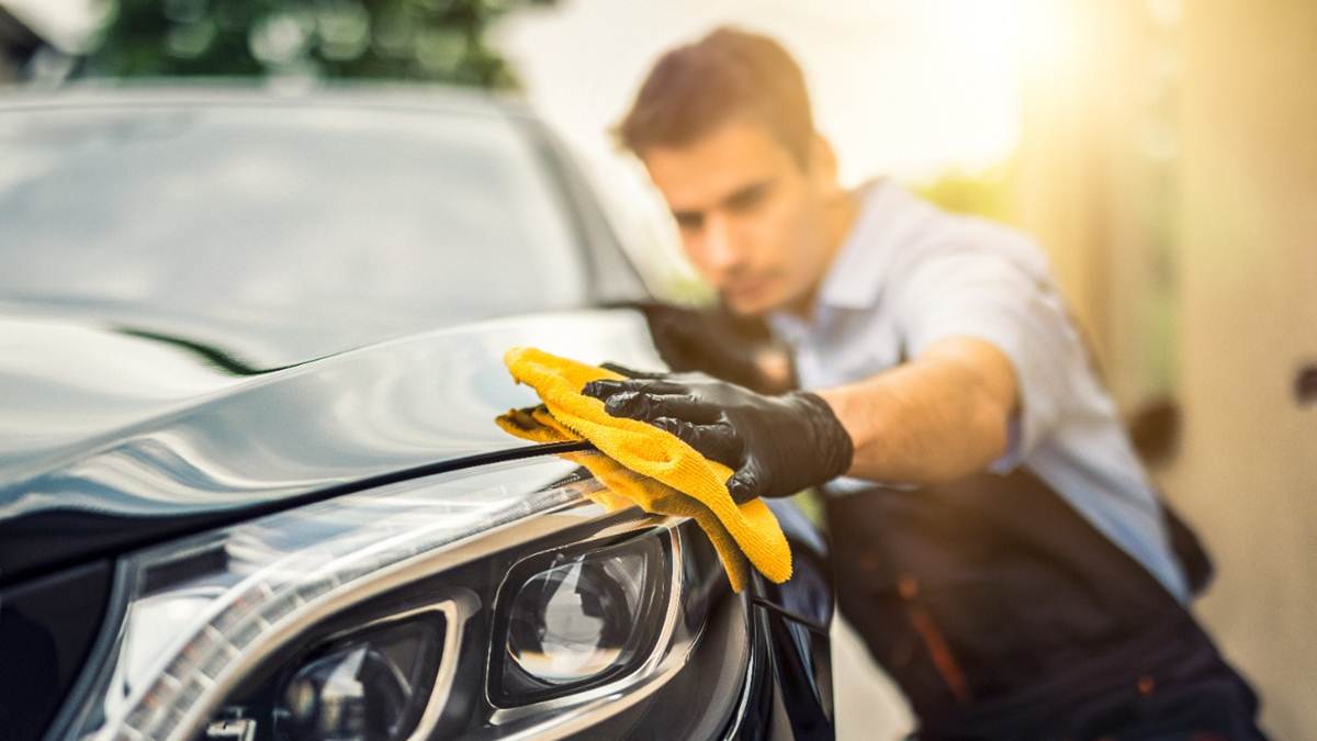 Poles Mobil Hatchback Gebang Putih di Sukolilo
