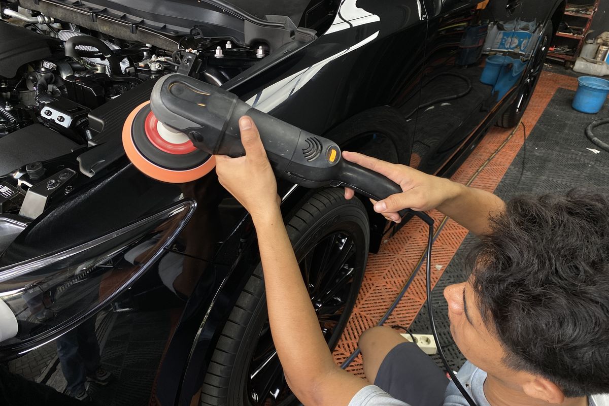 Poles Mobil Hatchback Pacar Kembang di Tambaksari