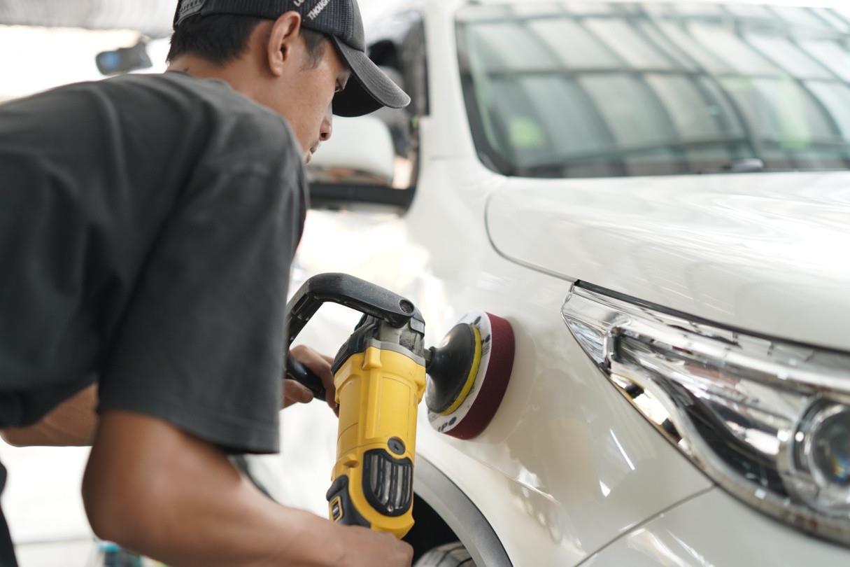 Poles Mobil Sedan Cempaka Putih di Ciputat Timur