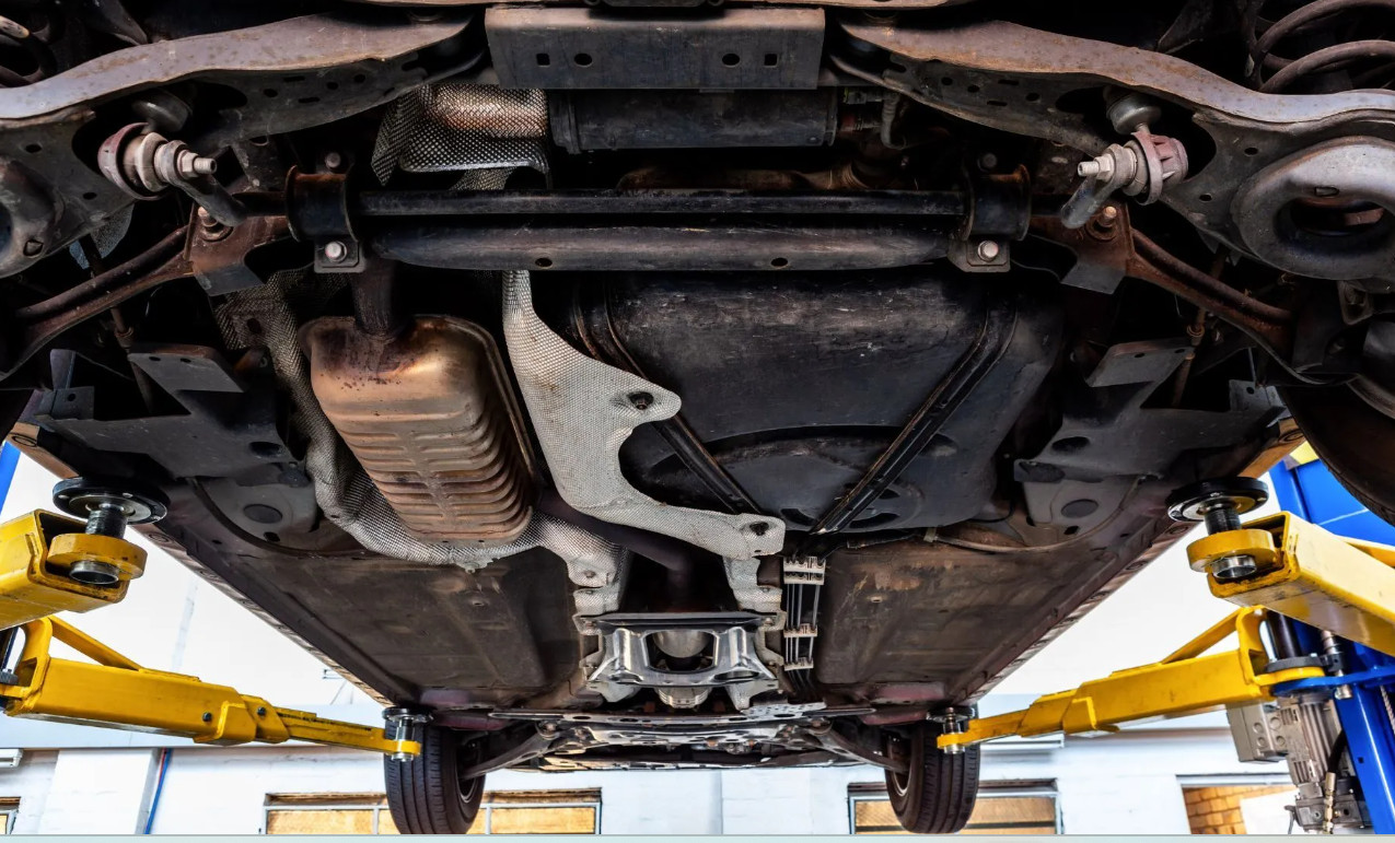 Anti Karat Mobil BMW di Rawa Badak Utara
