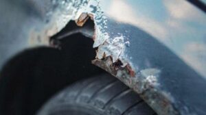 Anti Karat Mobil BMW di Rorotan