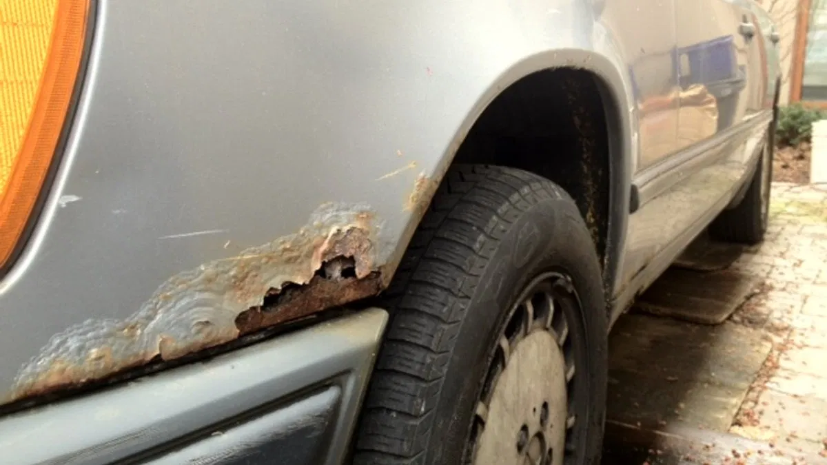 Anti Karat Mobil Wuling Confero di Rorotan