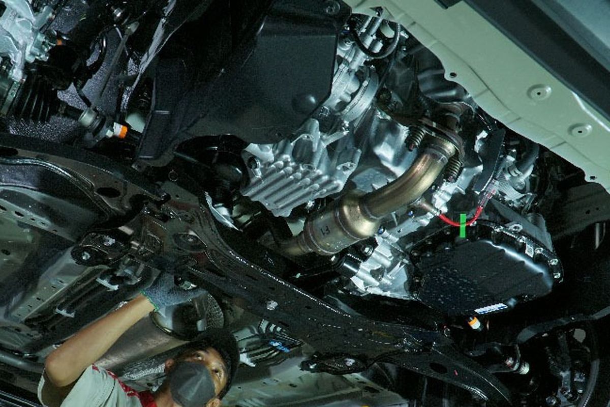 Anti Karat Mobil Resmi EQS SUV di Pal Lima