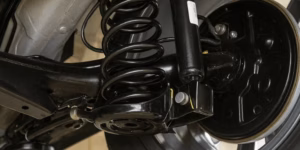 karat pada suspensi mobil