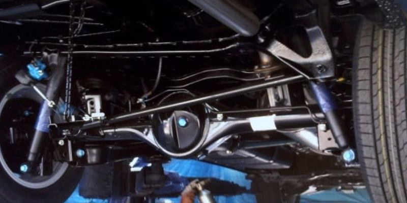 perawatan mobil di daerah industri